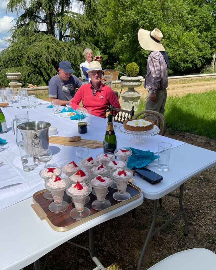 Guests enjoying tea and desserts outdoors during Château de la Boutinière Events, a relaxed Tea and Tour in the château gardens.