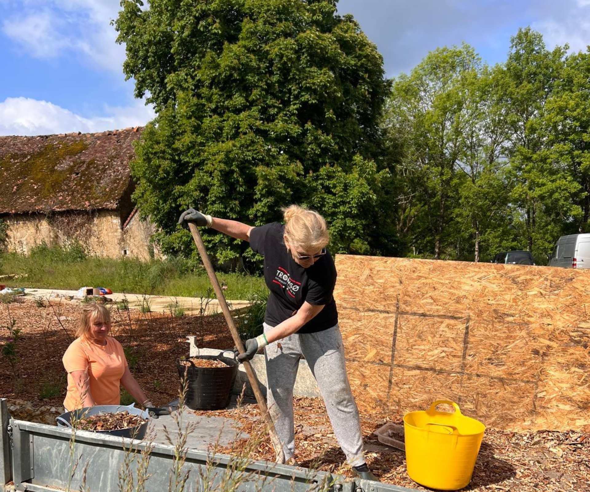 Volunteers working together in the grounds of Château de la Boutinière, taking part in a hands-on volunteer in France experience.